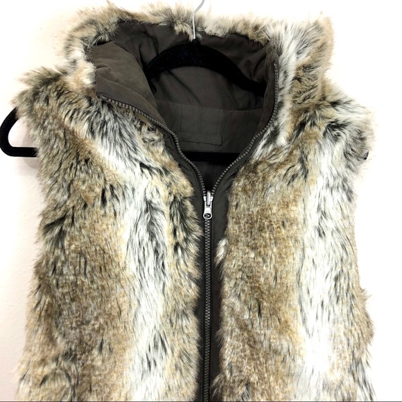 Reverse-able Faux Fur Vest - Picture 2 of 9